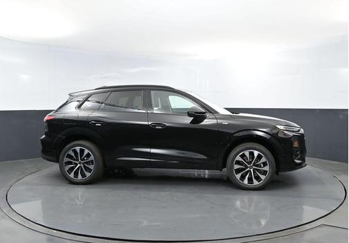 Mythos Black Metallic 2026 Audi Q3 TFSI quattro S tronic