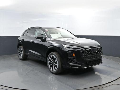 Mythos Black Metallic 2026 Audi Q3 TFSI quattro S tronic