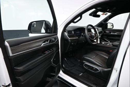 Bright White Clearcoat 2024 Jeep Wagoneer Series II 4x4