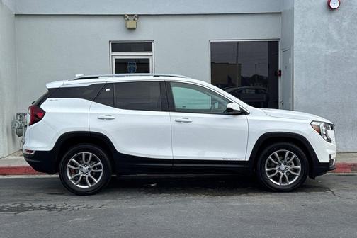 Summit White 2024 GMC Terrain SLT