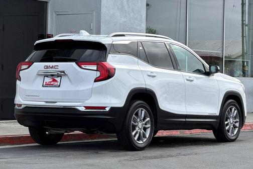 Summit White 2024 GMC Terrain SLT