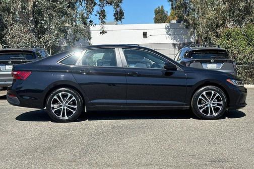 Deep Black Pearl 2025 Volkswagen Jetta 1.5T Sport