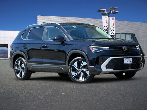 Deep Black Pearl 2025 Volkswagen Taos 1.5T SE