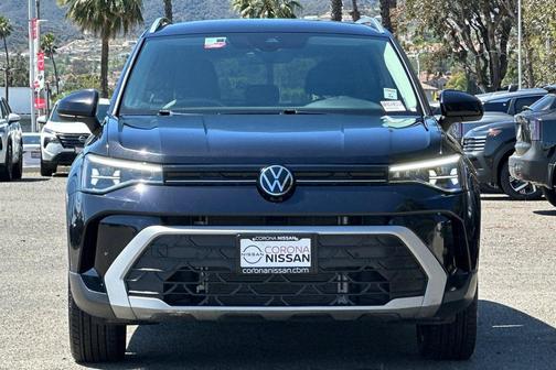 Deep Black Pearl 2025 Volkswagen Taos 1.5T SE