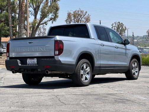Crystal Black Pearl 2025 Honda Ridgeline RTL