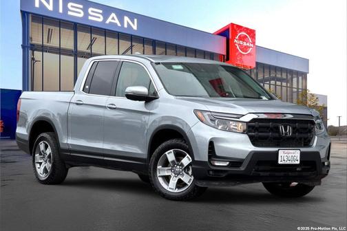 Crystal Black Pearl 2025 Honda Ridgeline RTL