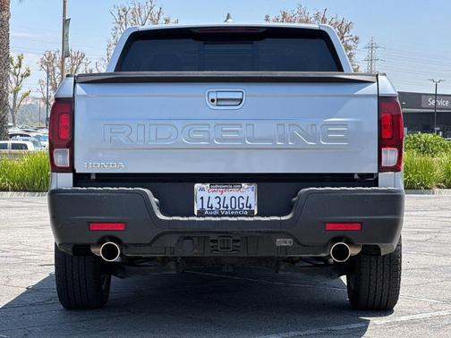 Crystal Black Pearl 2025 Honda Ridgeline RTL