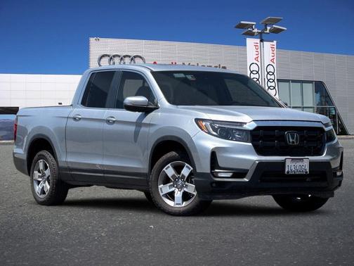 Crystal Black Pearl 2025 Honda Ridgeline RTL