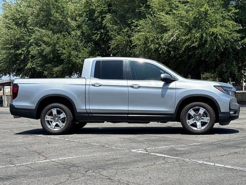 Crystal Black Pearl 2025 Honda Ridgeline RTL
