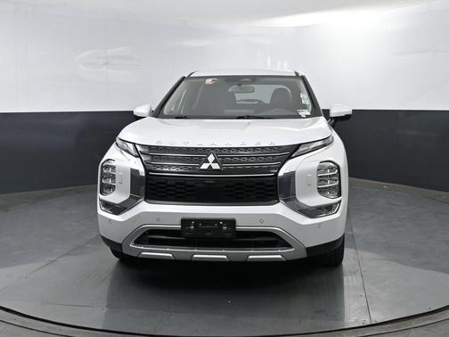 White 2024 Mitsubishi Outlander PHEV