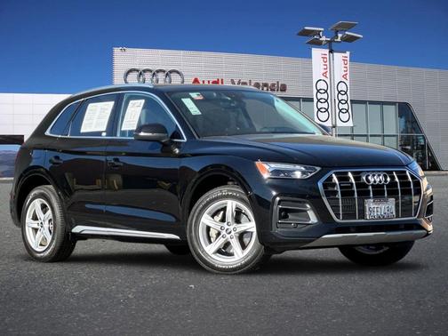 Brilliant Black 2023 Audi Q5 40 Premium