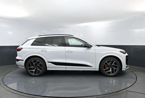 Glacier White 2027 Audi SQ6 e-tron Premium Plus quattro