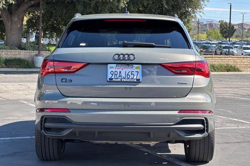 2025 Audi Q3 Premium 45 TFSI S line quattro Tiptronic