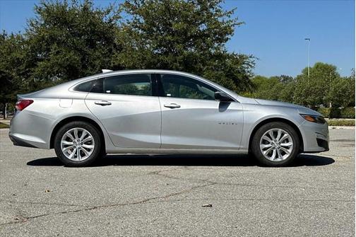 Silver Ice Metallic 2022 Chevrolet Malibu FWD LT