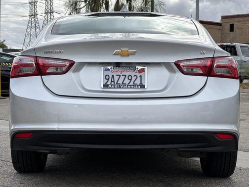 Silver Ice Metallic 2022 Chevrolet Malibu FWD LT