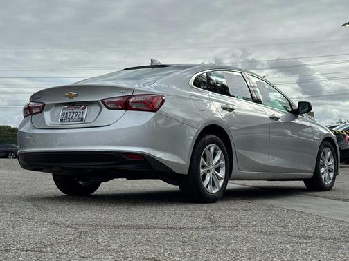 Silver Ice Metallic 2022 Chevrolet Malibu FWD LT
