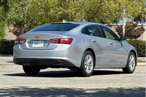 Silver Ice Metallic 2022 Chevrolet Malibu FWD LT