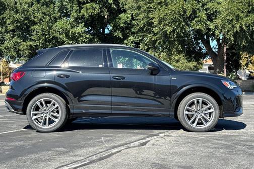 2025 Audi Q3 Premium 45 TFSI S line quattro Tiptronic