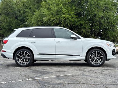 Glacier White 2026 Audi Q7 45 Premium Plus