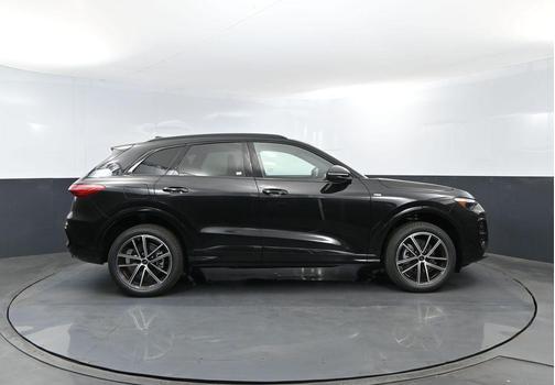 Mythos Black Metallic 2026 Audi Q5 Premium Plus TFSI quattro S tronic