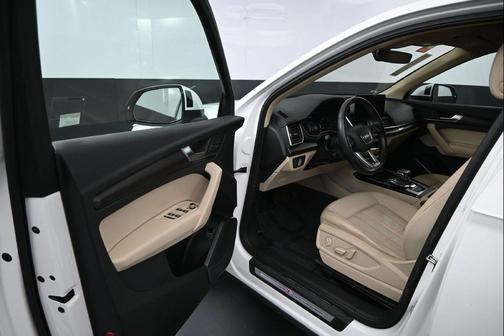 Ibis White 2023 Audi Q5 45 S line Premium