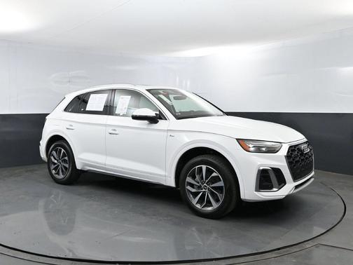 Ibis White 2023 Audi Q5 45 S line Premium