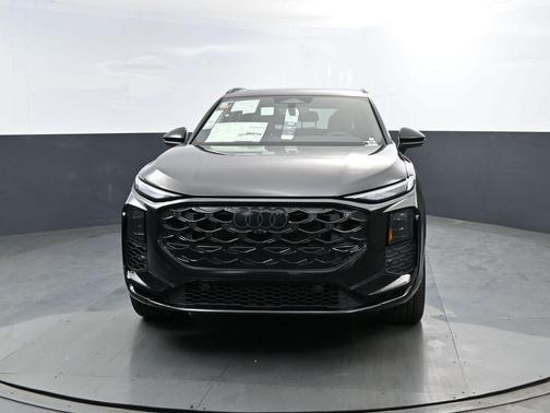 Mythos Black Metallic 2026 Audi Q3 TFSI quattro S tronic