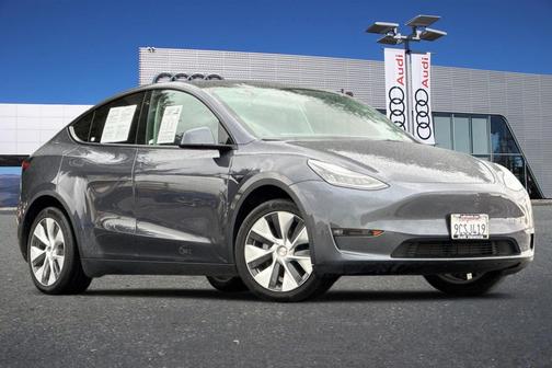 2022 Tesla Model Y Long Range Dual Motor All-Wheel Drive