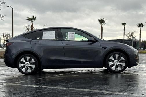 2022 Tesla Model Y Long Range Dual Motor All-Wheel Drive