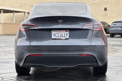 2022 Tesla Model Y Long Range Dual Motor All-Wheel Drive