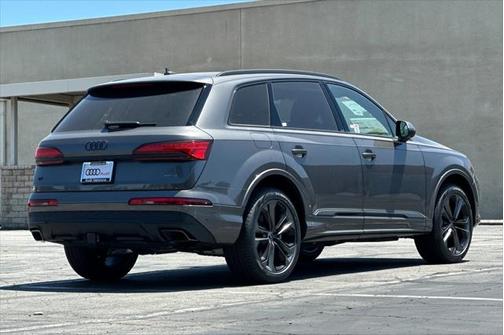 2025 Audi Q7 55 Premium Plus