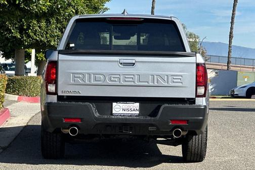 Crystal Black Pearl 2025 Honda Ridgeline RTL