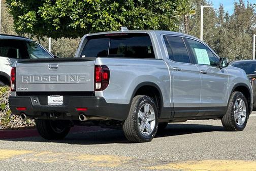 Crystal Black Pearl 2025 Honda Ridgeline RTL