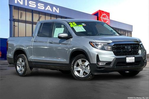 Crystal Black Pearl 2025 Honda Ridgeline RTL