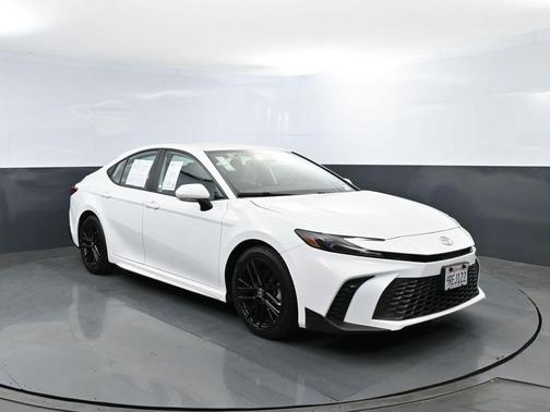 Ice 2025 Toyota Camry SE