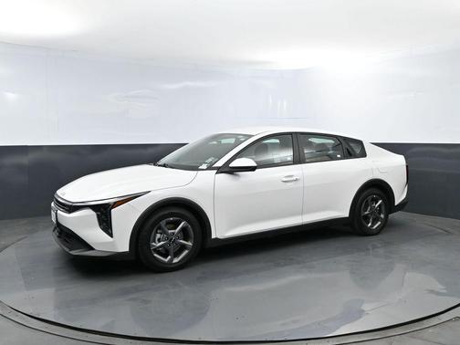 Snow White Pearl 2025 Kia K4 LXS
