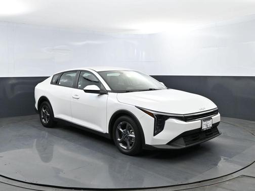 Snow White Pearl 2025 Kia K4 LXS