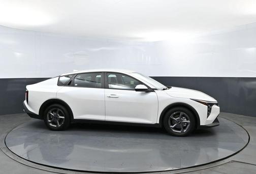 Snow White Pearl 2025 Kia K4 LXS