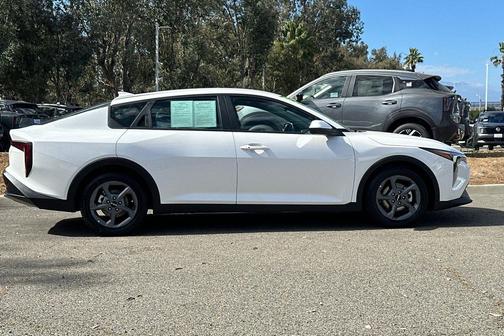 Snow White Pearl 2025 Kia K4 LXS