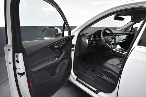 Glacier White Metallic 2022 Audi Q7 55 Premium Plus