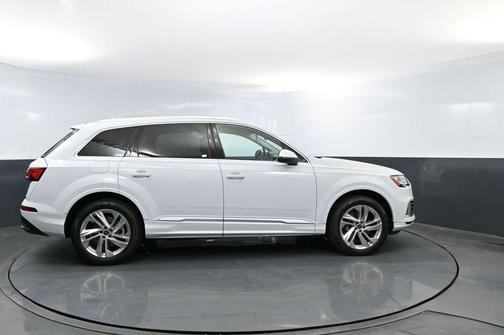 Glacier White Metallic 2022 Audi Q7 55 Premium Plus