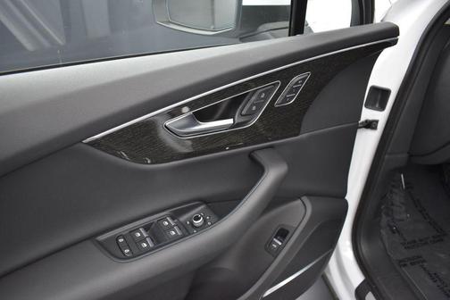 Glacier White Metallic 2022 Audi Q7 55 Premium Plus