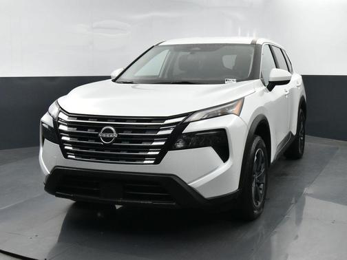 White Pearl 2024 Nissan Rogue SV