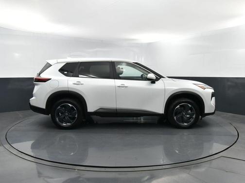 White Pearl 2024 Nissan Rogue SV