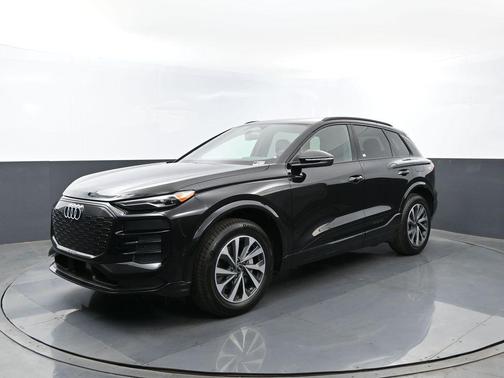 Mythos Black Metallic 2027 Audi Q6 e-tron Premium