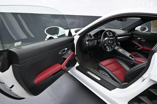 Carrara White Metallic 2022 Porsche 718 Cayman T