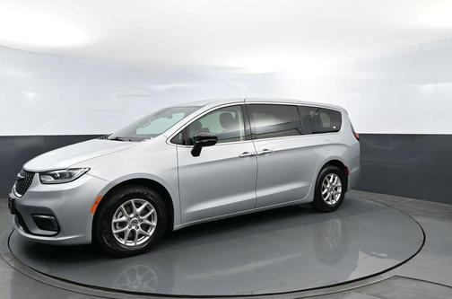 Silver Mist Clearcoat 2024 Chrysler Pacifica Touring L