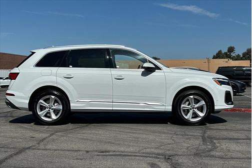 2025 Audi Q7 55 Premium