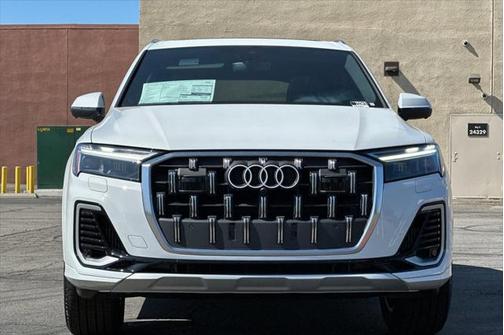2025 Audi Q7 55 Premium