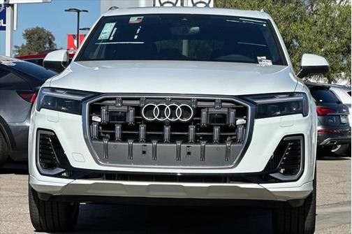 2025 Audi Q7 55 Premium Plus